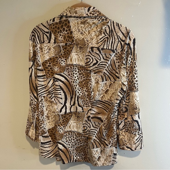 Essentials by Milano Button up blouse - Picture 4 of 7